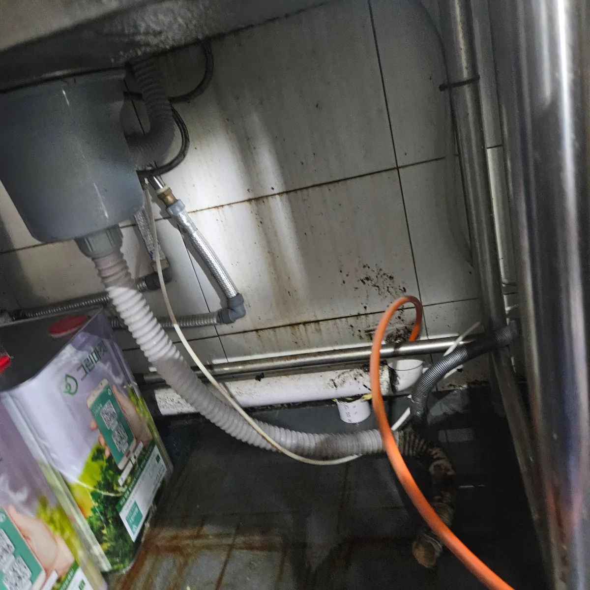 수원시 팔달구 인계동 싱크대 누수 증상 범위 확인 참고 사진